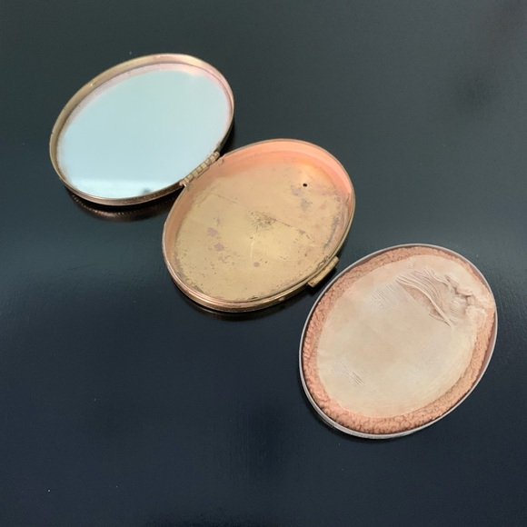 Vintage Signed Avon Metal Makeup Powder Compact With Mirror - Picture 6 of 9